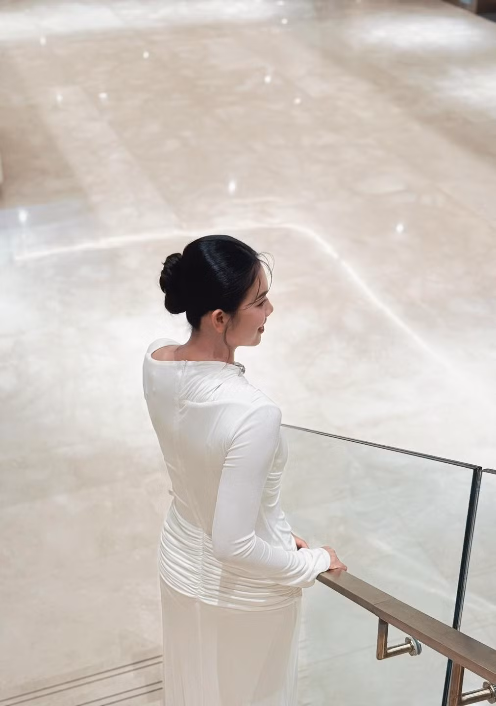 Giữa không gian lung linh của sự kiện, Ánh Viên không chỉ gây chú ý bởi vẻ ngoài mới mẻ mà còn bởi phong thái tự tin, thần thái cực cuốn.