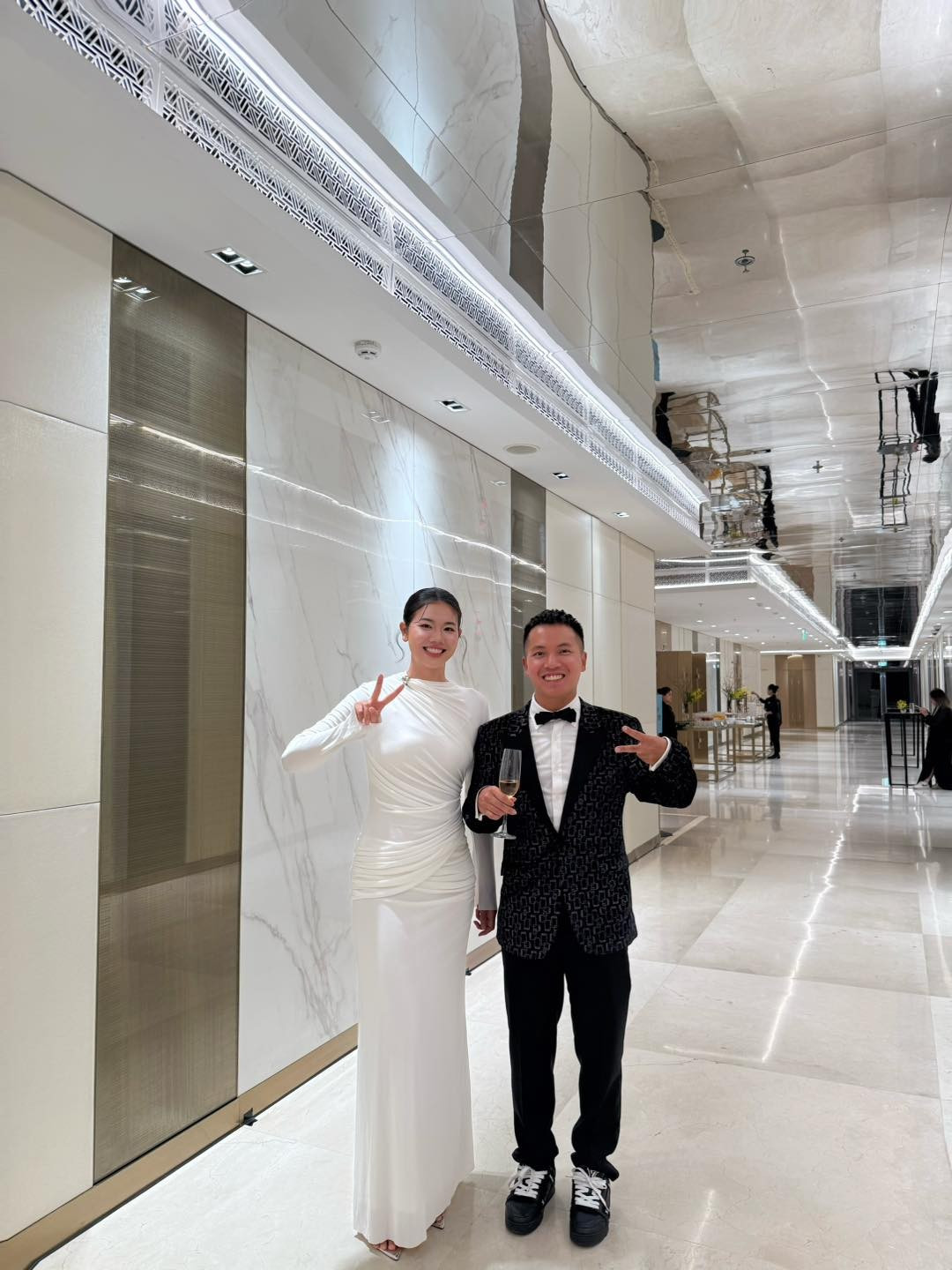 Nhiều bình luận thậm chí còn đùa rằng: "Ai mà nói đây là cô gái từng ngày ngụp lặn trong hồ bơi chắc không ai tin mất!" - bởi Ánh Viên giờ đã thật sự "lên đời visual", không thua kém bất kỳ celeb nào trên thảm đỏ.