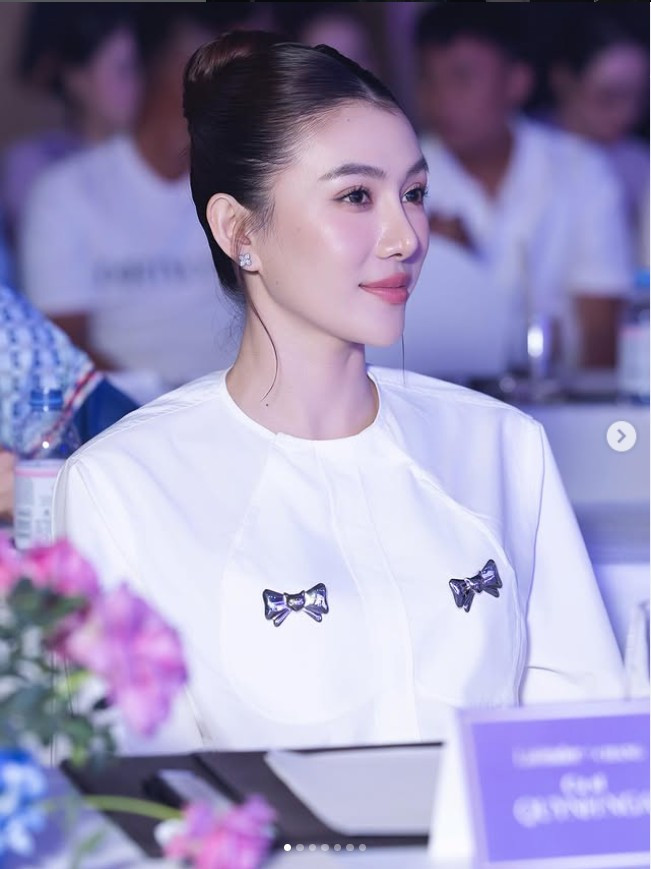 Sau lùm xùm, Người mẫu sinh năm 1993 thường xuyên chia sẻ hình ảnh sống sang chảnh, đi du lịch khắp nơi trên trang cá nhân