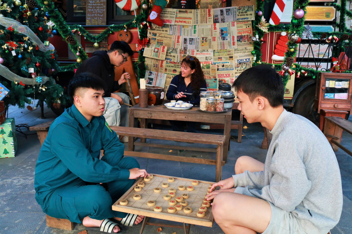 Những tấm hình check-in tại “Toa tàu Noel” và Tháp nước Hàng Đậu kèm theo các hashtag về di sản đã trở thành chiến dịch quảng bá văn hóa đầy chất lượng trên không gian số.