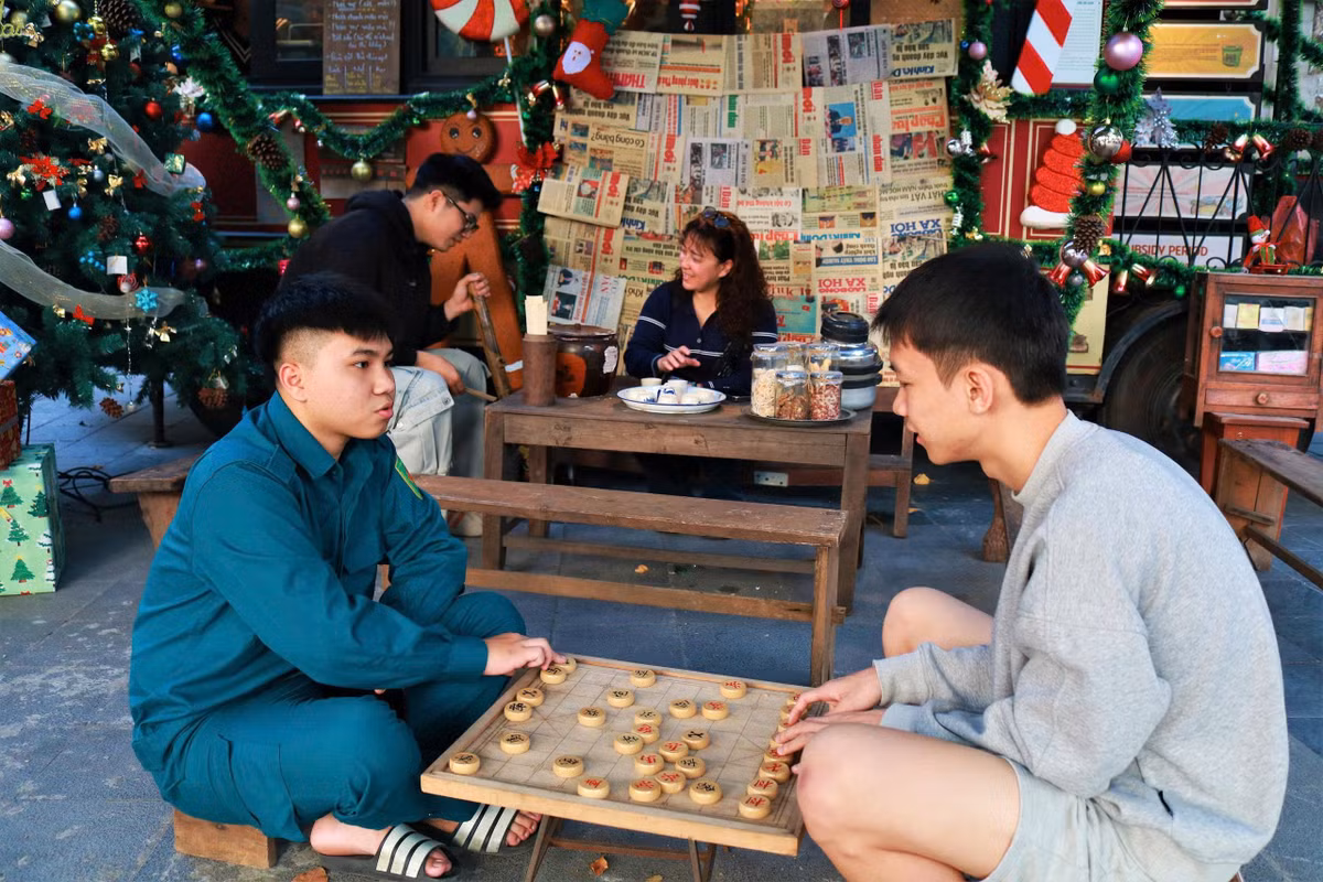 Những tấm hình check-in tại “Toa tàu Noel” và Tháp nước Hàng Đậu kèm theo các hashtag về di sản đã trở thành chiến dịch quảng bá văn hóa đầy chất lượng trên không gian số.
