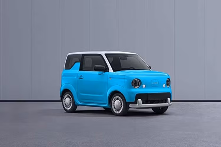 Xe dự kiến được trang bị gói pin 17 kWh, cho phạm vi di chuyển khoảng 200 km sau mỗi lần sạc, một con số khá ấn tượng cho mẫu xe điện mini giá rẻ.