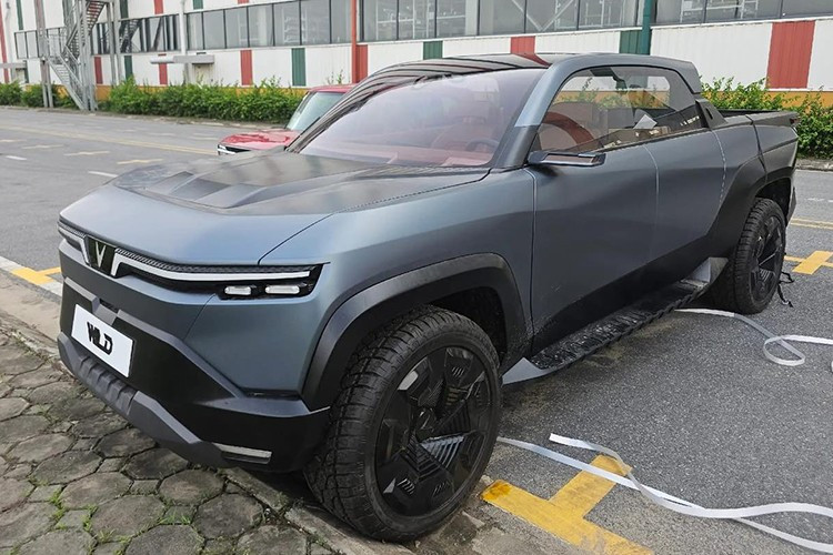 Một loạt hình ảnh của mẫu xe bán tải điện VinFast VF Wild màu mới đang được chia sẻ trên mạng xã hội, thu hút sự chú ý đặc biệt cộng đồng mạng. Mẫu bán tải thương hiệu Việt gây ấn tượng thiết kế khỏe khoắn, trang bị hiện đại.