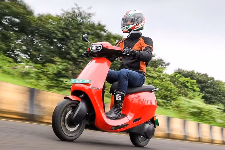 Theo kế hoạch, Ola sẽ mở đặt hàng tại Ấn Độ từ 20/10 và bắt đầu giao xe từ tháng 1/2026. Ngoài bản Sport, hãng còn tung ra hai lựa chọn khác là S1 Pro+ và Roadster X+, đều được trang bị pin 4680 Bharat.