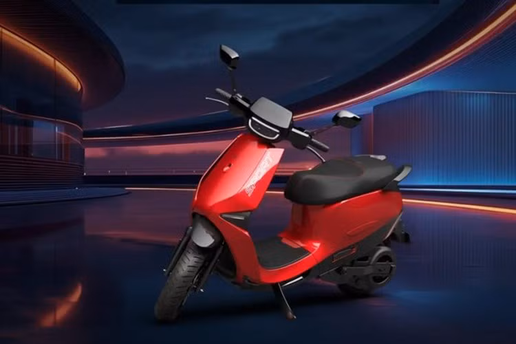 Cung cấp sức mạnh cho xe là động cơ điện mạnh 21 mã lực, có khả năng tăng tốc 0-40 km/h chỉ trong 2 giây và đạt tốc độ tối đa 152 km/h. Bộ pin 5,2 kWh với cell 4680 Bharat do Ola phát triển cho phép đi được khoảng 320 km sau mỗi lần sạc.