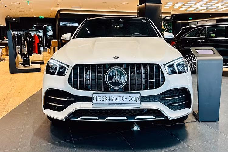 Mức giảm giá Mercedes-AMG GLE 53 4Matic+ Coupe này không quá bất ngờ, bởi GLE 53 Coupe được định vị là mẫu xe thiên về phong cách và thời trang, hơn là phục vụ các nhu cầu sử dụng mang tính thực dụng hàng ngày.