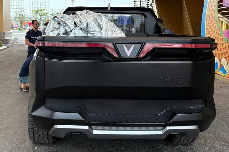 Thiết kế gọn gàng của xe sẽ được tối ưu không gian nhờ khoang chứa có thể mở rộng linh hoạt, thông qua tính năng gập tự động của kính chắn gió và hàng ghế sau, giúp tăng chiều dài khoang chứa từ 5 lên đến 8 feet (1.524 đến 2.438 mm).