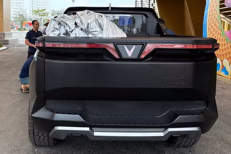 Thiết kế gọn gàng của xe sẽ được tối ưu không gian nhờ khoang chứa có thể mở rộng linh hoạt, thông qua tính năng gập tự động của kính chắn gió và hàng ghế sau, giúp tăng chiều dài khoang chứa từ 5 lên đến 8 feet (1.524 đến 2.438 mm).