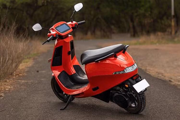 Cụ thể, gói ADAS trên S1 Pro Sport bao gồm các tính năng: kiểm soát hành trình thích ứng, cảnh báo va chạm phía trước, cảnh báo chệch làn đường và hệ thống kiểm soát lực kéo. Người dùng có thể lựa chọn ba chế độ lái: mưa, đô thị và đường đua.