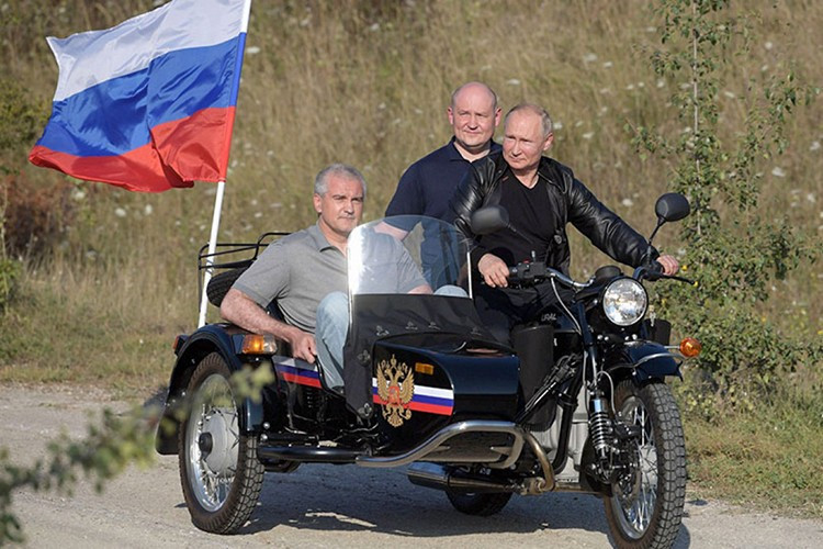 Công ty Môtô Ural được thành lập năm 1941 ở miền tây Siberia, hiện lắp ráp xe tại Petropavlovsk, Kazakhstan và phân phối tại Mỹ thông qua một nhóm có trụ sở tại Woodinville, Washington.