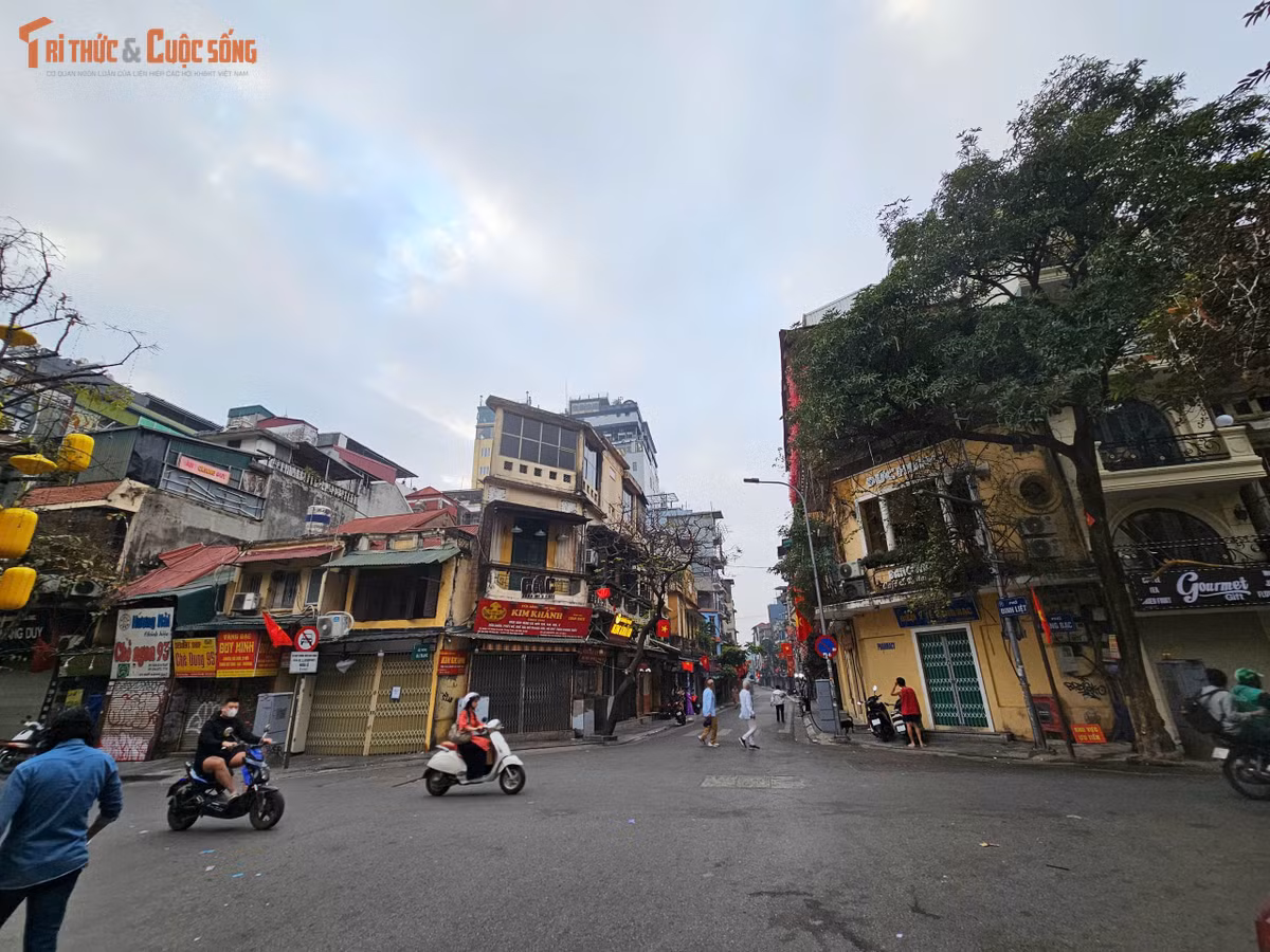 Một góc phố cổ Hà Nội sáng mùng 1 Tết Bính Ngọ 2026.