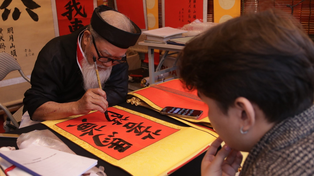 Khung thời gian kéo dài, cùng không gian được mở rộng và sắp xếp khoa học, tạo điều kiện thuận lợi để người dân, du khách có thể thong thả tham quan, trải nghiệm trong không khí Xuân trang nhã.