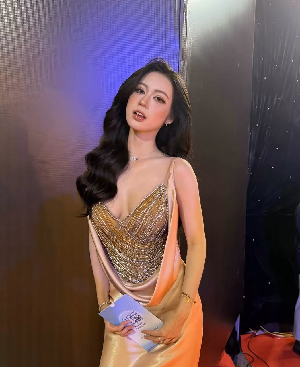 Visual “đốn tim”, khí chất sang – xịn – mịn cùng phong cách thời trang cuốn hút giúp nữ TikToker này nhanh chóng trở thành gương mặt được săn đón nhất TikTok.