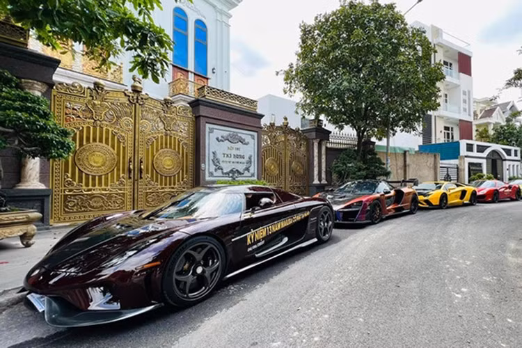 Bên cạnh đó, vợ chồng đại gia khét tiếng của rất mạnh tay khi để có thể sở hữu những biển số độc lạ bật nhất Việt Nam khiến nhiều người phải trầm trồ. Hoàng Kim Khánh cũng gia nhập hội những người đam mê siêu xe cùng những cái tên khét tiếng khác như Minh Nhựa, Cường Đô La hay Phan Thành …