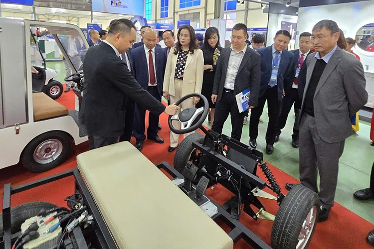 Đại diện Thái Hưng Corp cho biết, GIO chủ động toàn bộ chu trình từ thiết kế, nghiên cứu, thử nghiệm đến sản xuất hàng loạt. Các sản phẩm được phát triển dựa trên nhu cầu thực tế, đạt chuẩn đăng kiểm Việt Nam QCVN 119/2024 và tuân thủ nghiêm ngặt các tiêu chuẩn quốc tế về an toàn, môi trường.