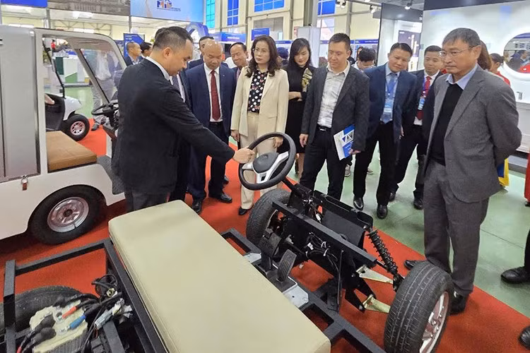 Đại diện Thái Hưng Corp cho biết, GIO chủ động toàn bộ chu trình từ thiết kế, nghiên cứu, thử nghiệm đến sản xuất hàng loạt. Các sản phẩm được phát triển dựa trên nhu cầu thực tế, đạt chuẩn đăng kiểm Việt Nam QCVN 119/2024 và tuân thủ nghiêm ngặt các tiêu chuẩn quốc tế về an toàn, môi trường.