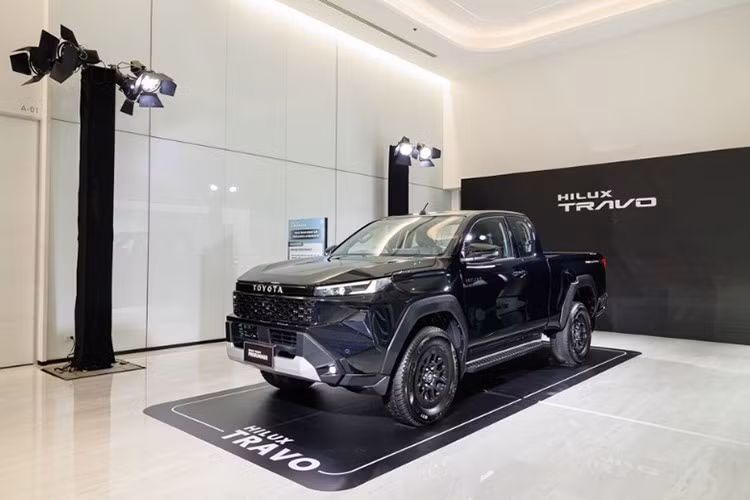 Nhiều khả năng, mẫu bán tải này sẽ tiếp tục được giới thiệu tại các quốc gia khác trong khu vực Đông Nam Á vào năm 2026. Với thiết kế đột phá và tùy chọn động cơ điện, Hilux 2026 được kỳ vọng sẽ tiếp tục giữ vững vị thế trong phân khúc bán tải tầm trung toàn cầu.