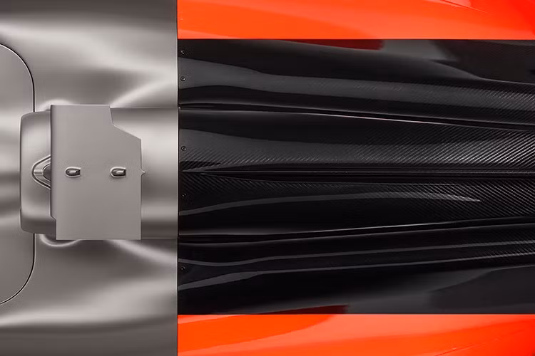 Để hiện thực hóa tham vọng, Audi đã có những bước đi chiến lược. Hãng đã mua lại toàn bộ Tập đoàn Sauber tại Thụy Sĩ để làm nền tảng cho đội đua của mình.