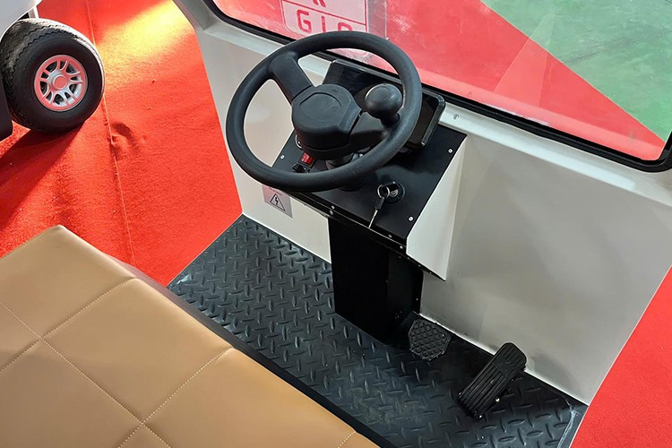 Ở khâu thiết kế, nhóm kỹ sư do anh Lê Vũ phụ trách đã khảo sát trực tiếp người dùng, đảm bảo sản phẩm đáp ứng tiêu chuẩn công thái học cho vóc dáng người Việt, từ ghế ngồi, vô-lăng đến hệ thống chiếu sáng. Cấu trúc khung mở cho phép tùy biến thiết kế vỏ xe theo từng môi trường vận hành.