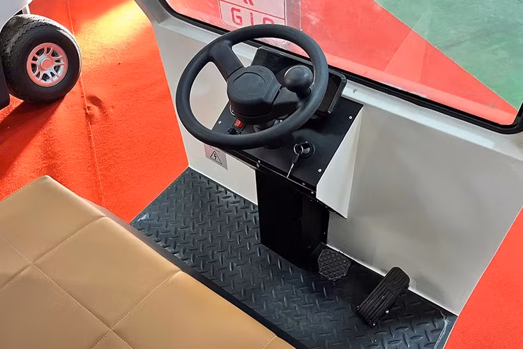 Ở khâu thiết kế, nhóm kỹ sư do anh Lê Vũ phụ trách đã khảo sát trực tiếp người dùng, đảm bảo sản phẩm đáp ứng tiêu chuẩn công thái học cho vóc dáng người Việt, từ ghế ngồi, vô-lăng đến hệ thống chiếu sáng. Cấu trúc khung mở cho phép tùy biến thiết kế vỏ xe theo từng môi trường vận hành.