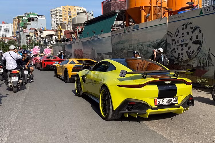 Bà Mailisa cho biết, hai vợ chồng đều xuất thân nghèo khó. Bố chồng chạy xe ôm, mẹ chồng bán sữa đậu nành, mẹ vợ không biết chữ, làm ruộng, còn bố vợ đã mất năm bà Mailisa 11 tuổi. Cả hai cùng vào TP.HCM làm thuê sau đó gây dựng được cơ ngơi như ngày nay.