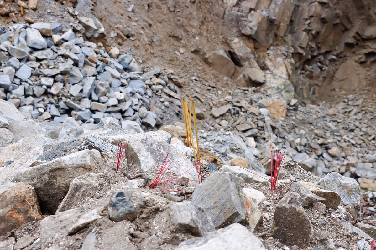 Cục Quản lý đê điều và Phòng chống thiên tai thông tin, nguyên nhân ban đầu xác định vụ sạt lở tại công trường thi công công trình Thủy điện Tả Páo Hồ 1A ở huyện Phong Thổ (Lai Châu) do những ngày qua trên địa bàn xảy ra mưa to kéo dài gây sạt lở đất.