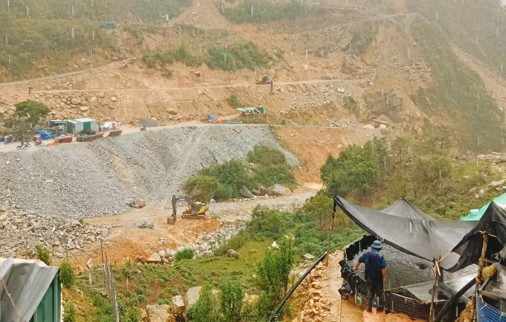 Khoảng 10 giờ 30 phút sáng 16/5, tại công trường thi công công trình Thủy điện Tả Páo Hồ 1A ở huyện Phong Thổ (Lai Châu) xảy ra vụ sạt lở khiến nhiều người thương vong.