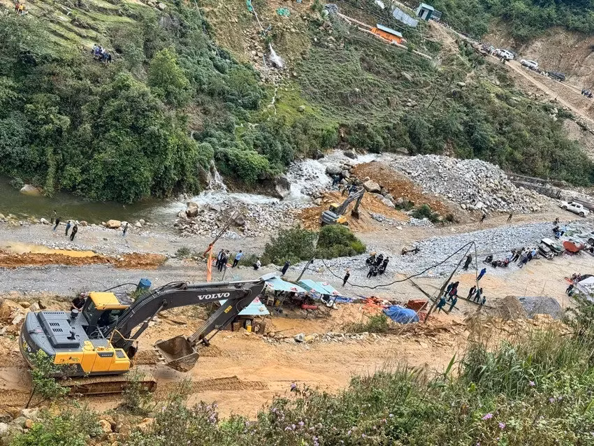 Cụm dự án cách trung tâm thành phố Lai Châu khoảng 90km, khai thác nguồn thủy năng trên lưu vực suối Tả Páo Hồ thuộc các xã Sì Lở Lầu và Mồ Sì San, huyện Phong Thổ, tỉnh Lai Châu.