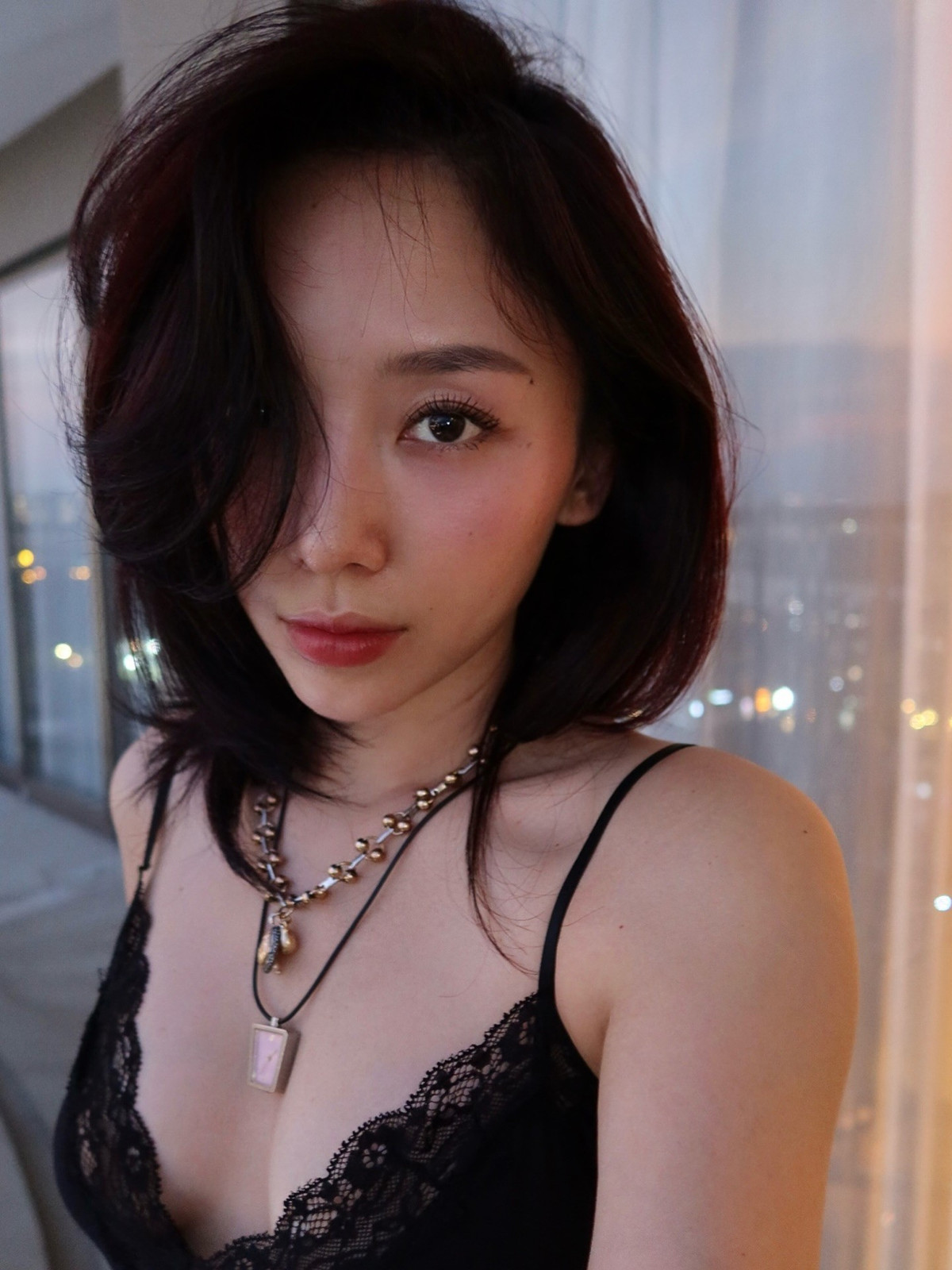 Mái tóc ngắn chính là “chất xúc tác” giúp nữ ca sĩ thể hiện rõ hơn cá tính mạnh mẽ, độc lập – điều đã làm nên thương hiệu Tóc Tiên suốt nhiều năm qua.