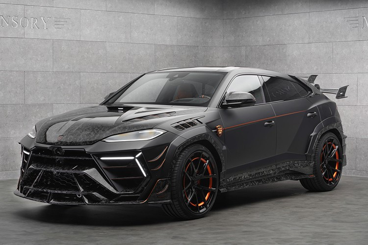 Urus là chiếc SUV hiệu suất cao của Lamborghini được nhiều khách hàng đón nhận bởi sự sang trọng, thể thao. Lamborghini Urus có hai biến thể Urus SE và Urus Performante, cũng là nền tảng thường xuyên được hãng độ MANSORY nâng cấp các gói hiệu năng và tối ưu khí động học.