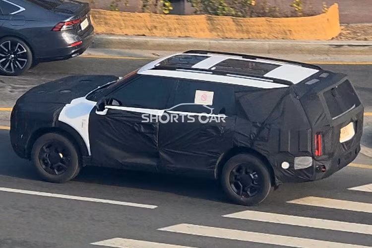 Ngoài ra, Kia cũng được cho là sẽ giới thiệu Telluride Hybrid mới, sử dụng động cơ xăng 4 xi-lanh, tăng áp, dung tích 2.5L, pin 1,65 kWh và hai mô-tơ điện tích hợp trong hộp số tự động 6 cấp.