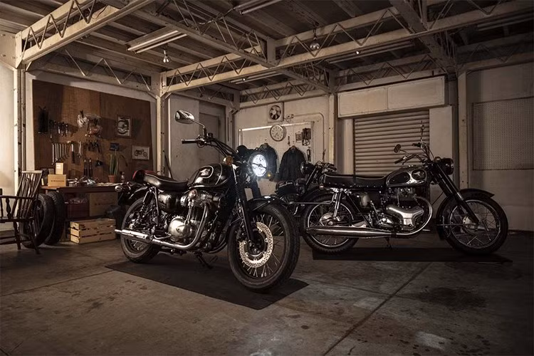 Mức giá xe Kawasaki W800 2026 niêm yết tại thị trường quê nhà Nhật Bản là 1.309.000 yên (tương đương khoảng 230 triệu đồng). Hiện mẫu xe này chưa được công bố bán ra chính hãng tại Việt Nam.