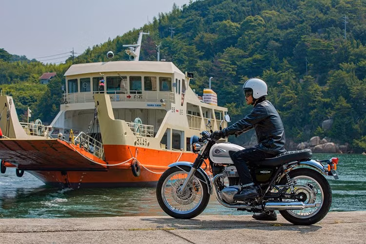 Dù không phải là một sự lột xác toàn diện, mẫu xe Kawasaki W800 2026 mới này vẫn đủ khiến giới yêu xe phải ngoái nhìn nhờ những thay đổi tinh tế nhưng đầy chiều sâu, đặc biệt là ở phần màu sắc mới.