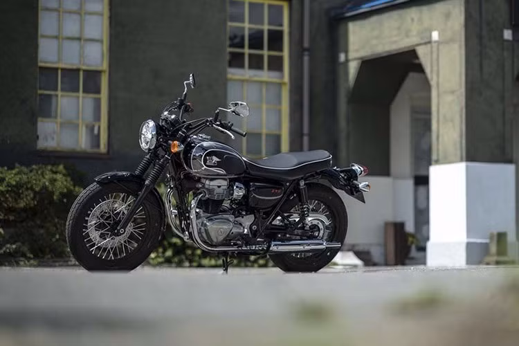 Màu mới tạo nên vẻ đẹp cổ điển kiểu Anh nhưng vẫn đầy hiện đại và Metallic Ocean Blue x Ebony - tông xanh biển ánh kim kết hợp đen, toát lên khí chất điềm tĩnh, cao quý, như một quý ông mang phong cách hoàng gia.