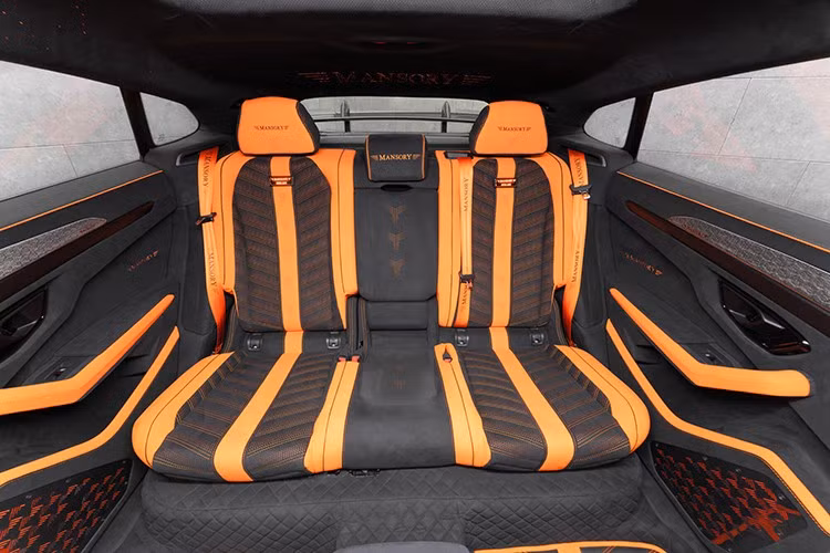 “MANSORY Venatus SE” trang bị mâm hợp kim khổng lồ kích thước 24 inch 10x24 inch và 12,5x24 inch kết hợp bộ lốp 295/30 R24 và 355/25 R24 tương ứng. Đối với phiên bản Launch Edition, kết hợp với mâm rèn siêu nhẹ “FC.5” kết hợp giữa tính thể thao và sự tinh tế kỹ thuật.