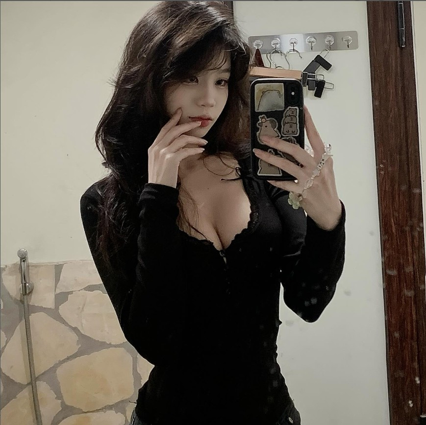 Gần như ngay lập tức, các tài khoản giả mạo cũng nhanh tay "copy" ảnh phục vụ cho việc hoạt động trục lợi.