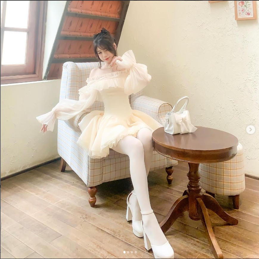 Bên cạnh những đồng cảm mà dân tình dành cho cô nàng pha chế thì chính nhan sắc và vóc dáng thật sự của nữ TikToker đã khiến cộng đồng mạng không khỏi ngỡ ngàng.