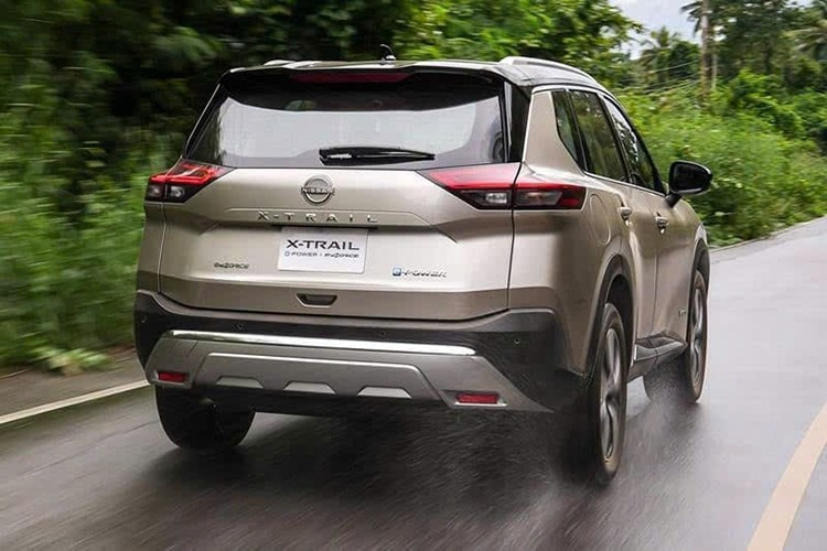 Dải sản phẩm của Nissan X-Trail 2026 gồm các phiên bản ST, ST-L, Ti và Ti-L, với tùy chọn cấu hình 5 hoặc 7 chỗ ngồi, đáp ứng đa dạng nhu cầu của khách hàng gia đình.