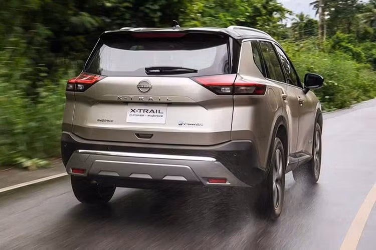 Dải sản phẩm của Nissan X-Trail 2026 gồm các phiên bản ST, ST-L, Ti và Ti-L, với tùy chọn cấu hình 5 hoặc 7 chỗ ngồi, đáp ứng đa dạng nhu cầu của khách hàng gia đình.