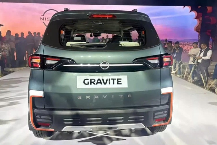 Đáng chú ý, Nissan xác nhận sẽ sớm giới thiệu Gravite với động cơ chạy bằng khí nén tự nhiên CNG với 2 bình đầu tiên trong phân khúc MPV ở thị trường Ấn Độ. Động cơ này sẽ giúp mở rộng sức hút của Gravite trong mắt nhóm khách hàng đề cao chi phí sử dụng.