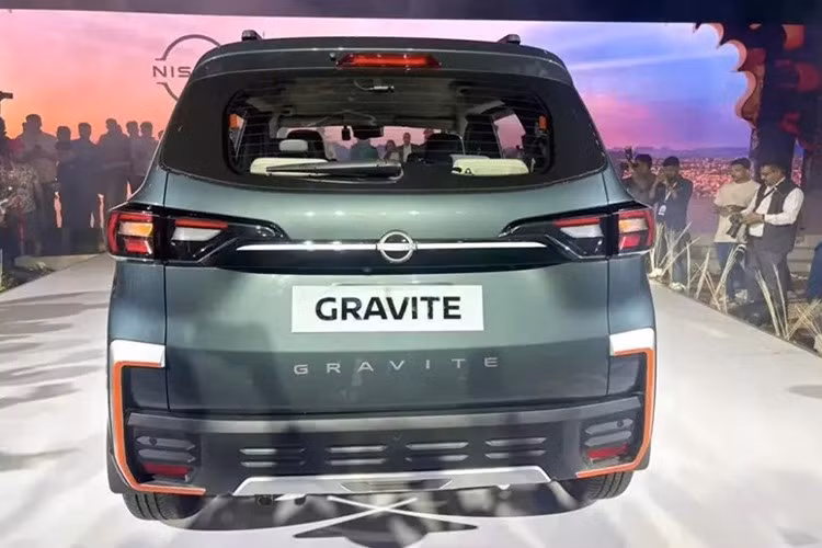 Đáng chú ý, Nissan xác nhận sẽ sớm giới thiệu Gravite với động cơ chạy bằng khí nén tự nhiên CNG với 2 bình đầu tiên trong phân khúc MPV ở thị trường Ấn Độ. Động cơ này sẽ giúp mở rộng sức hút của Gravite trong mắt nhóm khách hàng đề cao chi phí sử dụng.