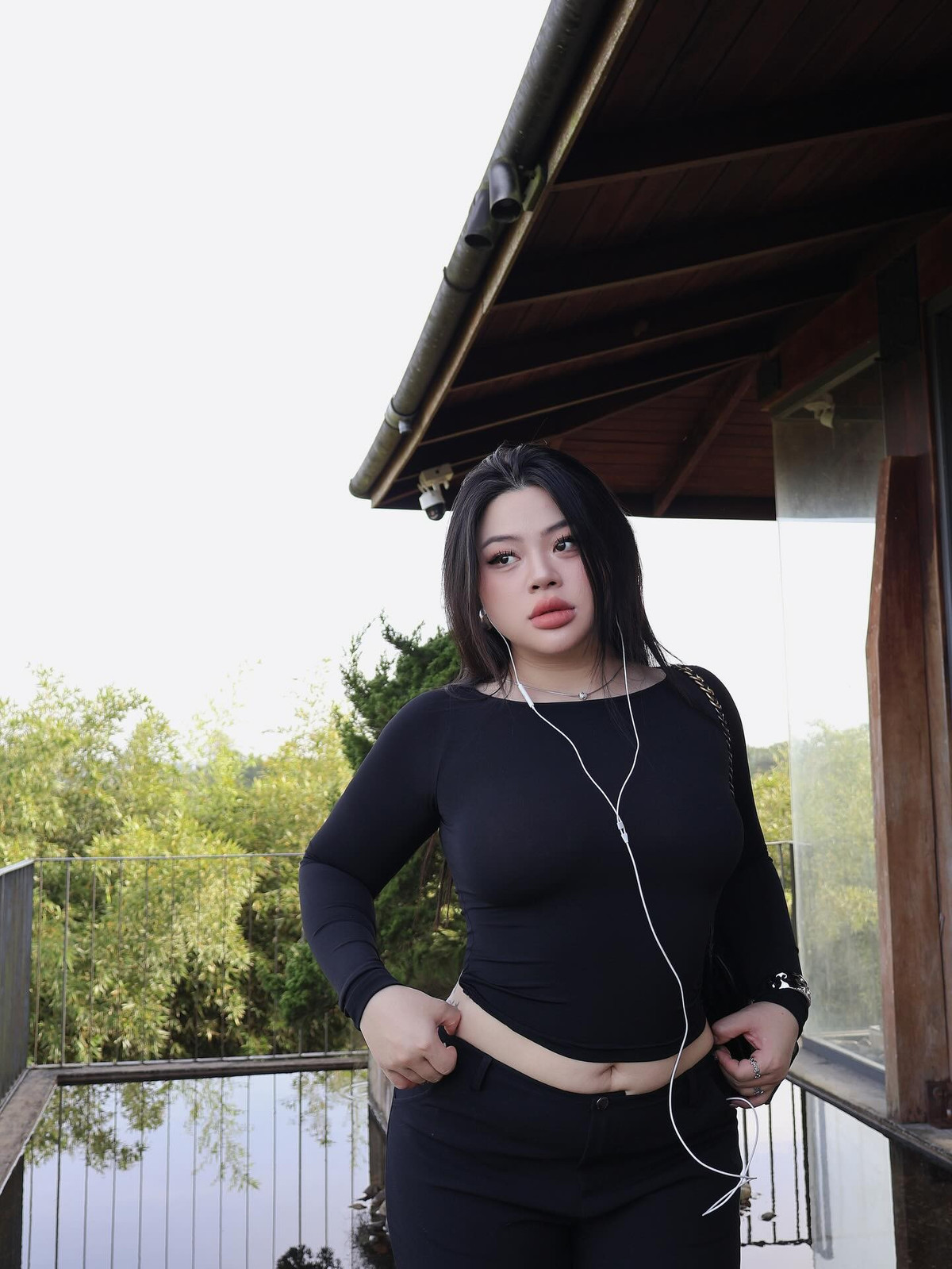 Hiện tại, cô gái đến từ Lâm Đồng sở hữu hơn 650 nghìn lượt theo dõi cùng khoảng 21 triệu lượt yêu thích, chủ yếu đến từ các video chia sẻ cách phối đồ dành cho người ngoại cỡ.