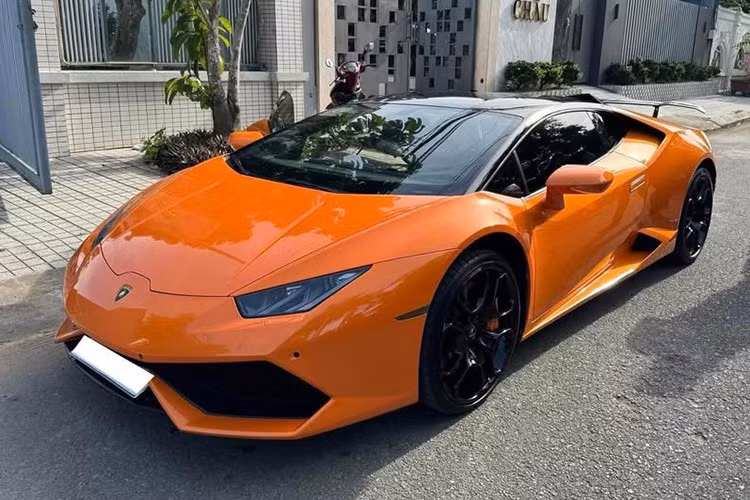 Lamborghini Huracan LP610-4 là 1 chiếc siêu xe rất đẹp mắt tại Việt Nam hiện nay, rất dễ sở hữu vì giá bán khá hấp dẫn, chỉ loanh quanh từ 7 đến 8 tỷ đồng đã có xe trải nghiệm, nhưng bạn phải là người quyết đoán, nếu không sẽ chậm chân so với các tay chơi khác.