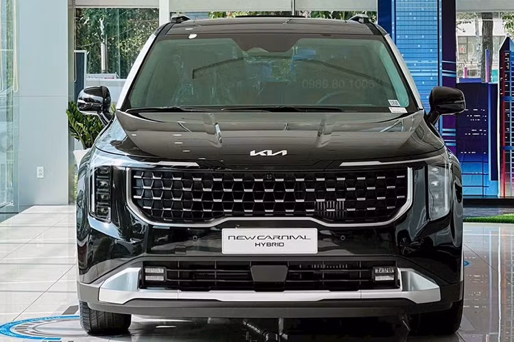Sự xuất hiện song song của mẫu xe MPV Kia Carnival HEV ghế VIP và Carnival Hi Limousine không chỉ mở rộng lựa chọn cho khách hàng Việt Nam, mà còn phản ánh xu hướng nâng tầm trải nghiệm trong phân khúc MPV cao cấp.