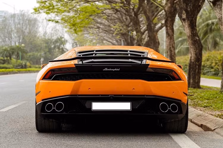 Ngay sau khi khai tử Lamborghini Gallardo, hãng siêu xe Ý bắt đầu cuộc chơi mới với Lamborghini Huracan LP610-4, mẫu xe này được trình làng lần đầu tiên tại triển lãm Geneva Auto Show vào tháng 3/2014.