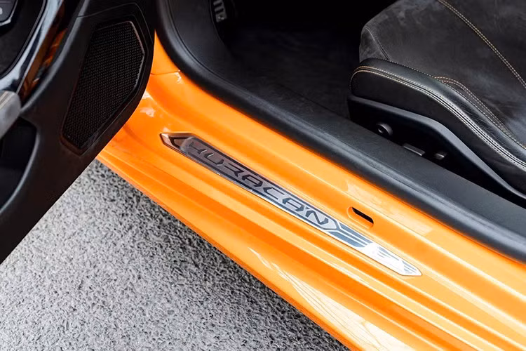 Tổng số xe Lamborghini Huracan bán được trên thị trường trong vòng 5 năm đầu tiên đạt 14.022 xe, nhiều hơn tất cả dòng xe Lamborghini nào đã ghi dấu ấn trước đó, hiện tại, xe đã dừng sản xuất.