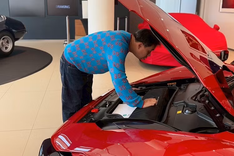 Nội công của xe Daytona SP3 sẽ được truyền tới hệ dẫn động cầu sau và hộp số ly hợp kép 8 cấp F1 với sự hỗ trợ của bộ vi sai chống trượt, nhờ đó, siêu phẩm hypercar mới nhất của nhà Ferrari tăng tốc từ vị trí xuất phát 100 km/h chỉ trong thời gian 2,85 giây.