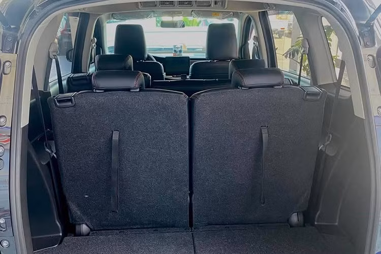 Xe được trang bị khối động cơ xăng K15B kết hợp bộ khởi động (ISG) và pin Lithium-Ion (ắc-quy), cho công suất tối đa 103 mã lực và mô-men xoắn cực đại 138 Nm. Đi kèm hộp số tự động 4 cấp và dẫn động cầu trước cho mức tiêu thụ nhiên liệu hỗn hợp 5,9 L/100km