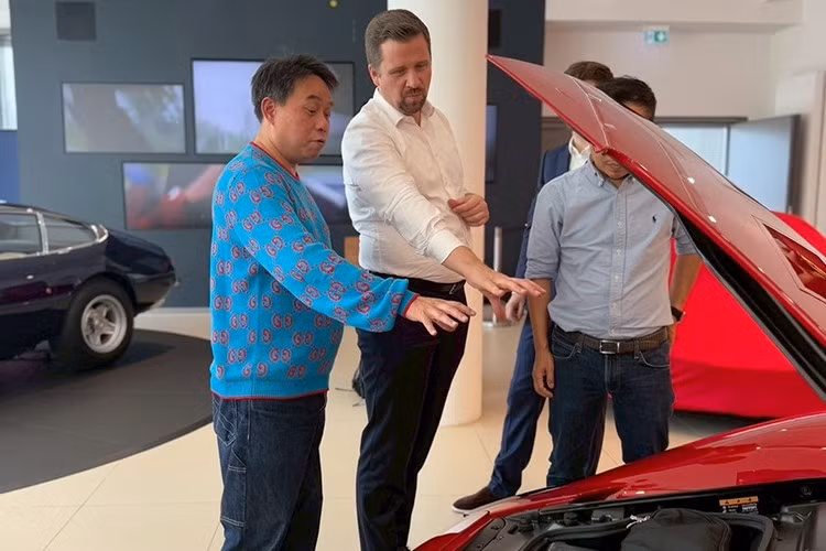 Ở phần đầu xe Daytona SP3 được hãng xe Ferrari trang bị bộ chia gió và cản trước rất ấn tượng gợi nhớ về 330 P4 của năm 1967 nhưng đã được tinh chỉnh lại với mũi xe thấp hơn, chắn bùn được làm rộng ra.