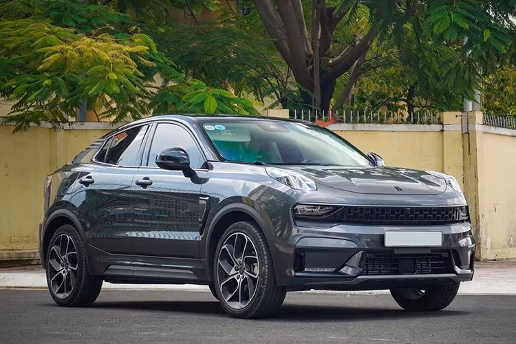 Tuy nhiên, với nguồn gốc thương hiệu Trung Quốc và kiểu dáng coupe mang tính lựa chọn cá nhân, mẫu xe này phù hợp với những khách hàng đề cao thiết kế khác biệt và công nghệ hiện đại, đồng thời ít đặt nặng vấn đề giữ giá trị khi bán lại.